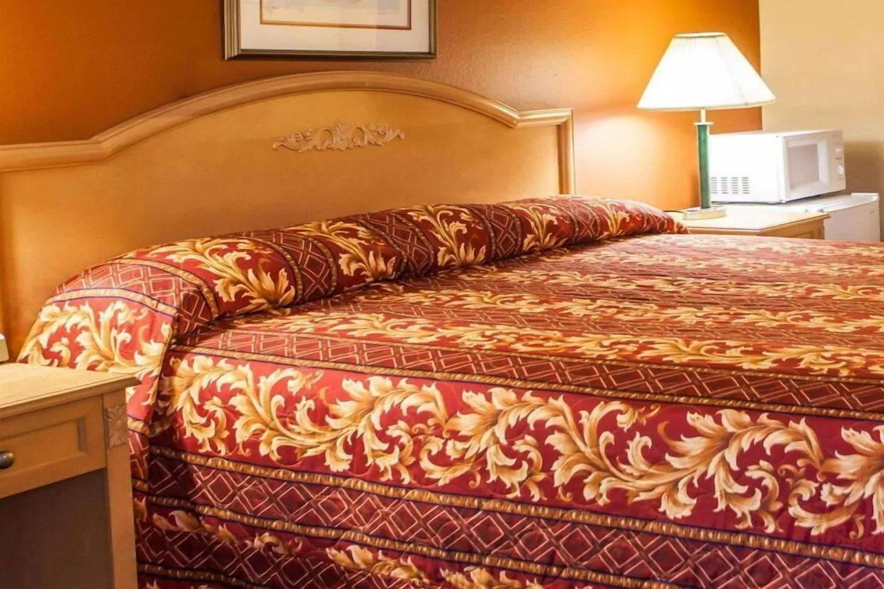Relax Inn Saint Charles Exterior foto